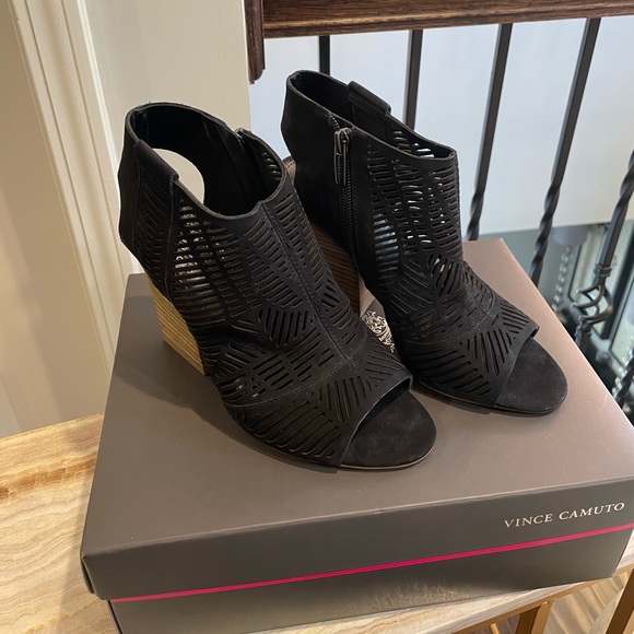 VC-KIMORA Sandal by Vince Camuto - Picture 2 of 4